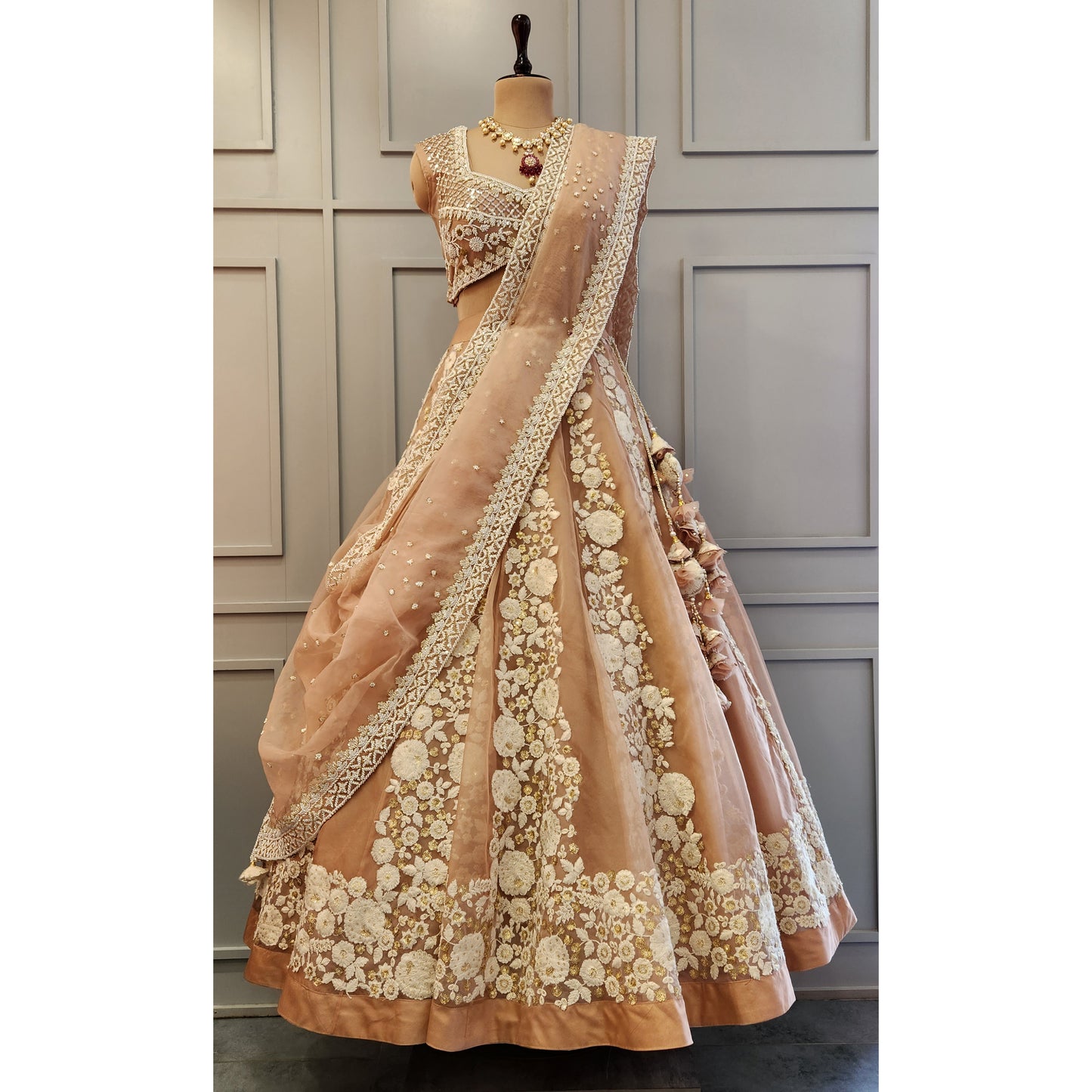 Munazir Lehenga